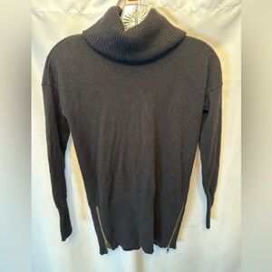 Saks Fifth Avenue Women’s XS Cashmere Turtleneck Sweater Black Side Zippers